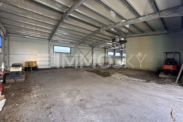 Porzione di capannone nuovo ideale per garage o officina 5