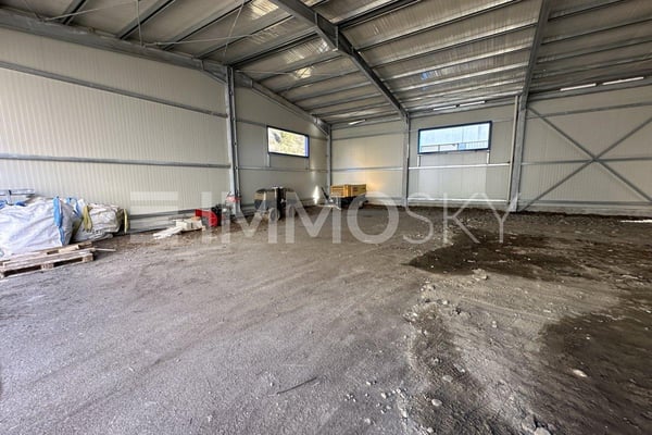 Porzione di capannone nuovo ideale per garage o officina 4