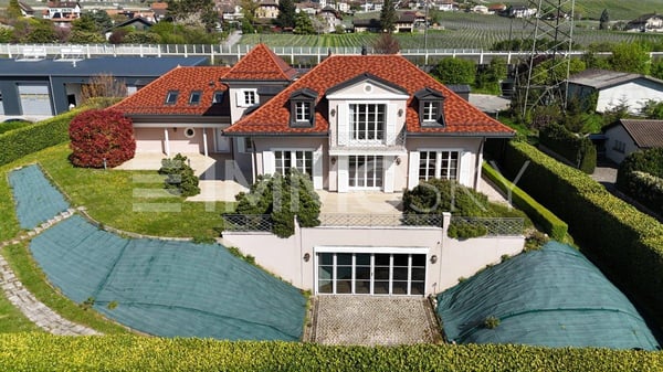 Maison d'exception de 2 pièces au coeur de Mont-sur-Rolle 1