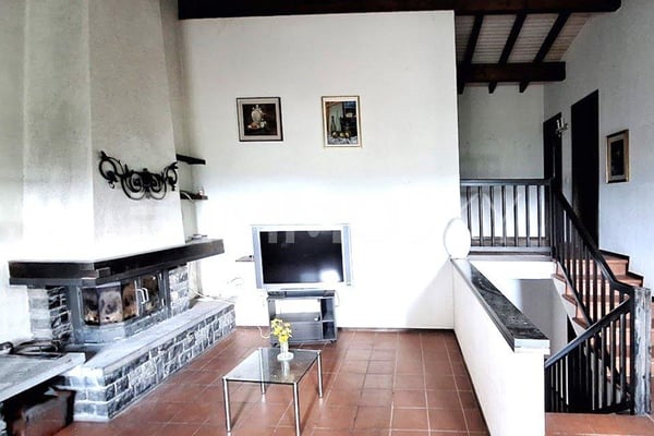 Piscina, giardino e ambienti luminosi 7