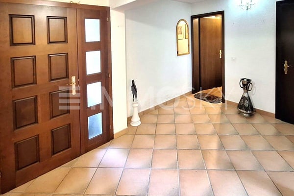 Piscina, giardino e ambienti luminosi 6