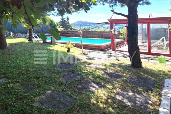 Piscina, giardino e ambienti luminosi 2