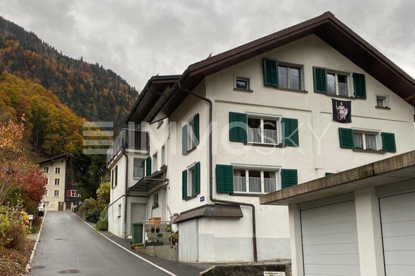 Tradition trifft Raum: Charmantes Haus im Glarnerland 1