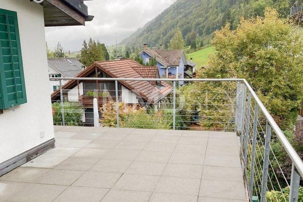 Tradition trifft Raum: Charmantes Haus im Glarnerland 4