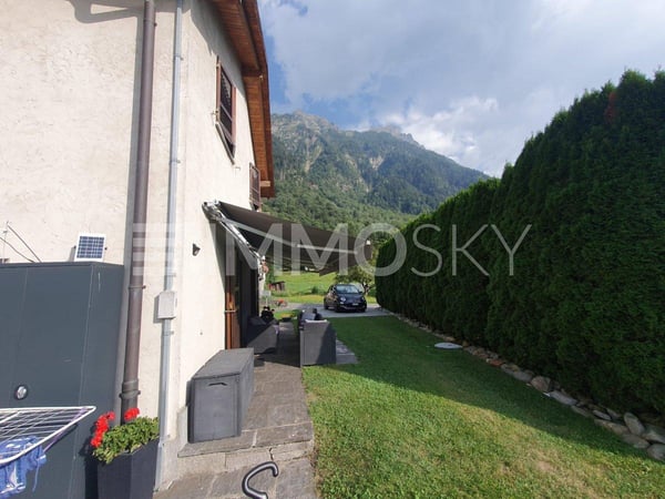 Casa indipendente con panorama montano e spazi all’aperto 5