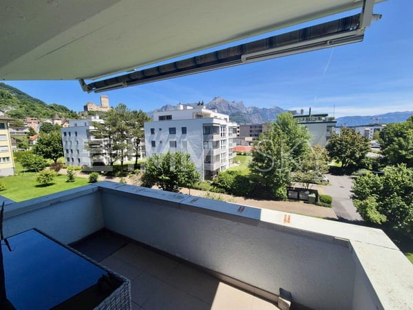 Angenehme Wohnlage mit Blick auf das Schloss 6