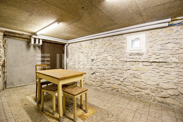 Immeuble de rendement avec grange attenante (REN env 3.9%) 5