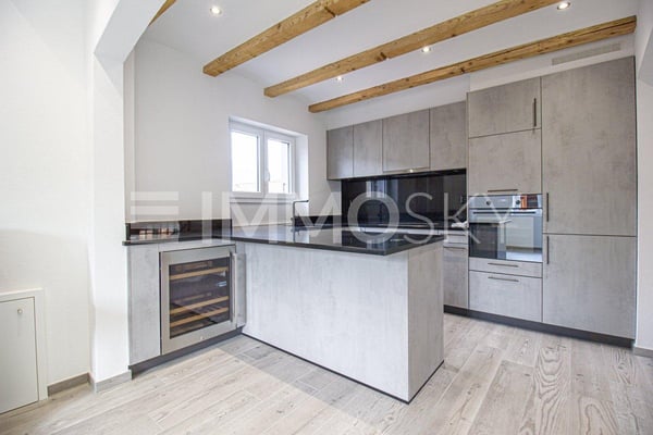 Immeuble de rendement avec grange attenante (REN env 3.9%) 2