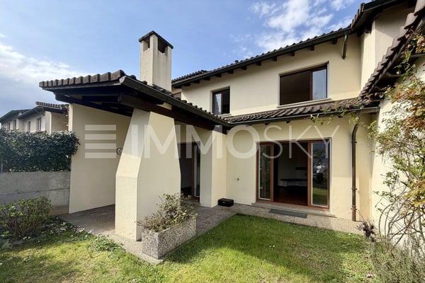 Elegante Viletta a Schiera con Giardino Privato - Breganzona 1