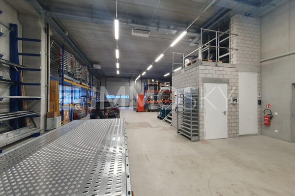 Moderno Capannone Industriale - Lumino 5