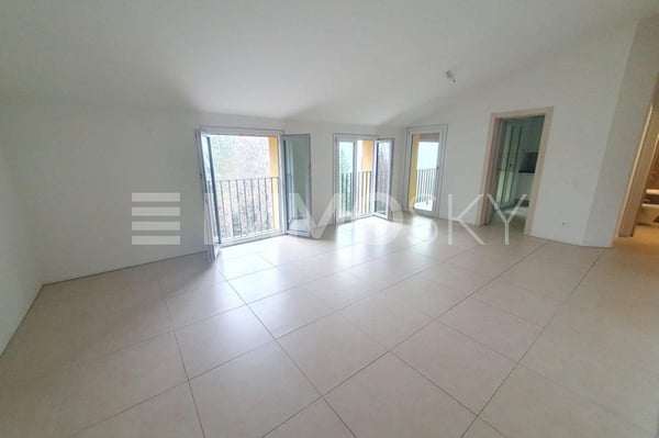 Elegante appartamento con balcone panoramico  Bruzella 1
