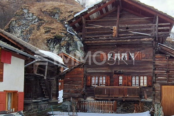 Maison au coeur des Haudères à rénover 2