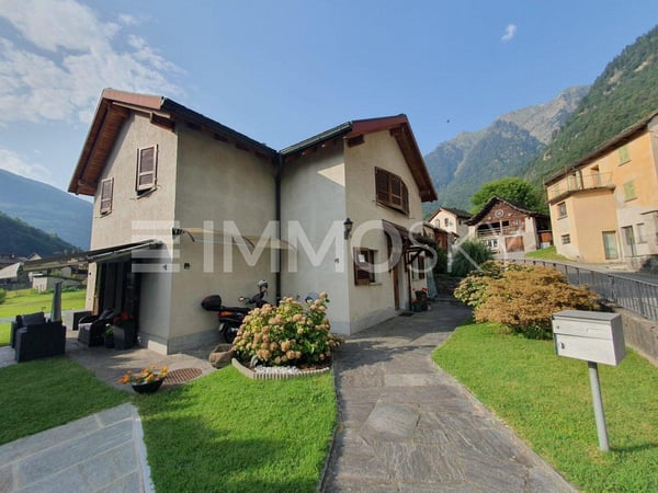 Casa indipendente con panorama montano e spazi allaperto 1