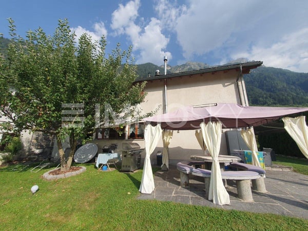 Casa indipendente con panorama montano e spazi allaperto 6