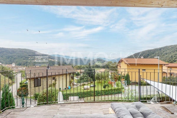 Splendida casa con mansarda panoramica, terrazze e giardino privato 9