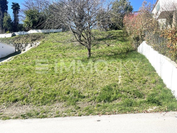 In zona soleggiata e panoramica 2