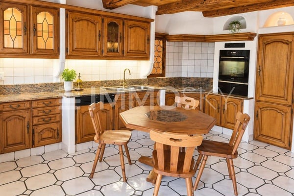 Maisonette-Juwel in Kloten charmantes Wohnen auf zwei Ebenen 2