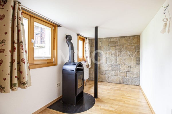 VIRTUAL TOUR : 4,5-Zimmer-Wohnung in einem Zweifamilienhaus 4