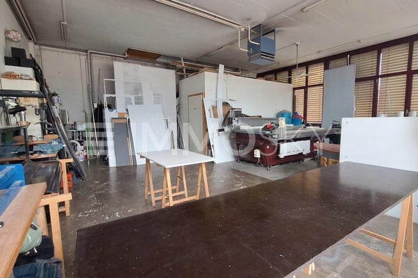 150m2 de surface commerciale en duplex à Nyon 2