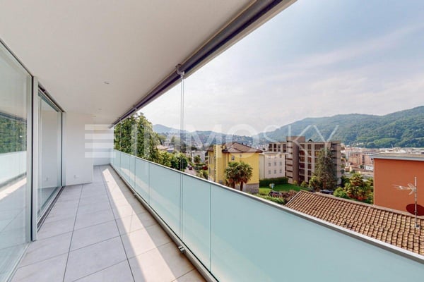 Attico con vista luminoso e confortevole in palazzina nuova