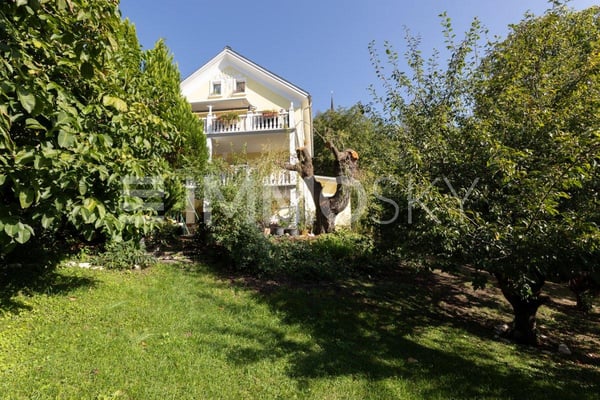 Charaktervolles Haus mit Gartenidylle und vielseitigem Potenzial