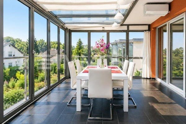 Sonnige Attikawohnung mit spektakulärer Terrasse und Seesicht 4