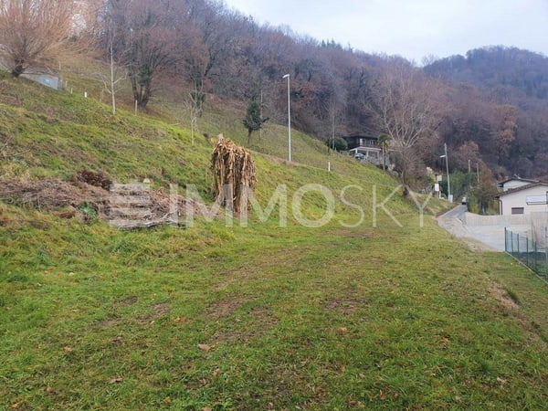 Per costruttori, edifica in zona residenziale con bella vista aperta 2