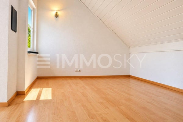 Grosszügige Dachwohnung mit schöner Aussicht 4