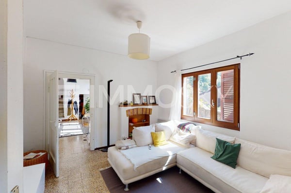 3 appartamenti con entrate separate e corte interna 2