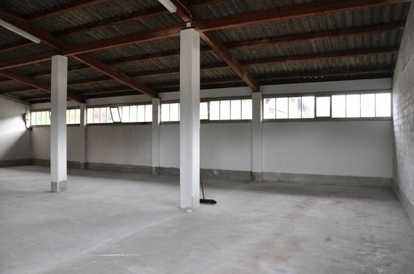 Grosszügiger Lager- oder Hobbyraum 250m2 mit Laderampe und 4 Parkplätzen 6