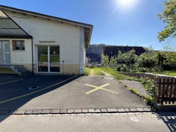 Grosszügiger Lager- oder Hobbyraum 250m2 mit Laderampe und 4 Parkplätzen 2