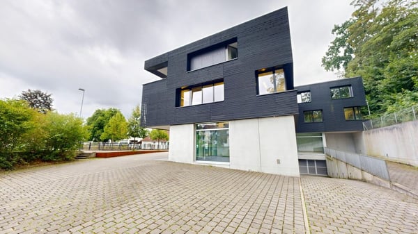 Ladenlokal mit grosser Sichtbarkeit mit grosser Fensterfront und automatischer Schiebetüre 7
