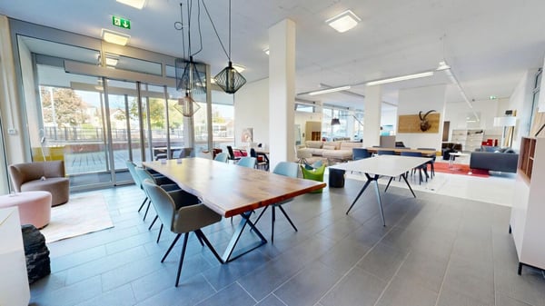 Ladenlokal mit grosser Sichtbarkeit mit grosser Fensterfront und automatischer Schiebetüre 3