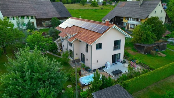 Classic Contemporary Living - Stilvolles 2.5-Zimmer-Einfamilienhaus mit Privatgarten, Swimspa & Smart Home in Veltheim 2