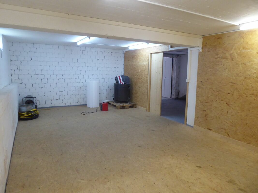 Viel Platz für Ihr Lager oder Hobby : 170 m² an zentraler Lage in Glattfelden zu vermieten