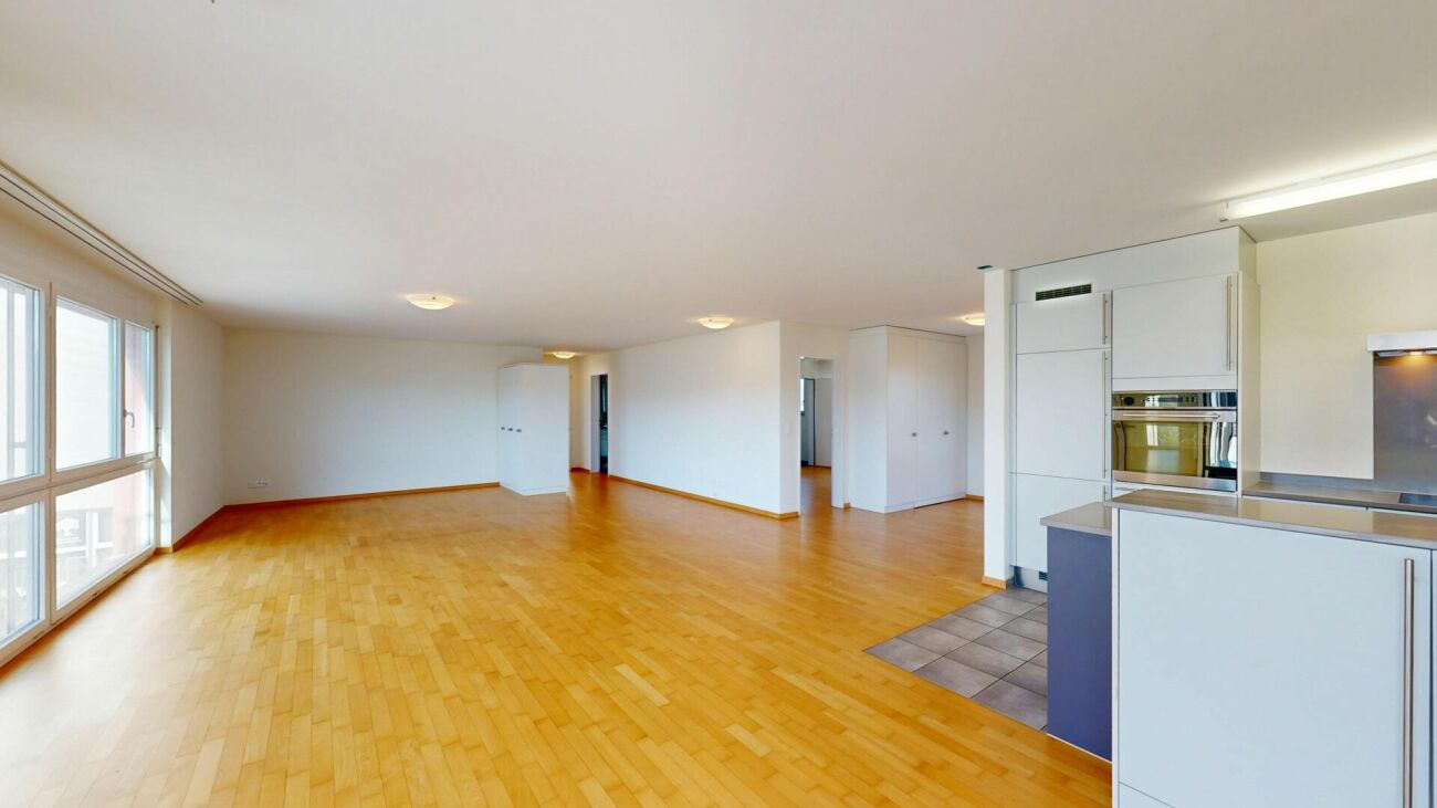 Zentral wohnen in Bülach: Hochwertige 4.5 Zimmerwohnung, 145m2, mit beheizter Loggia
