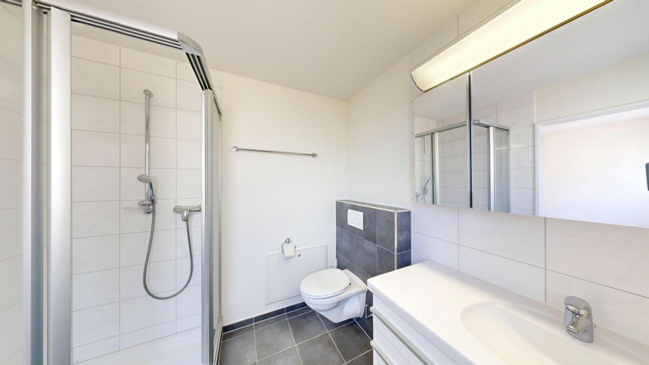 Zentral wohnen in Bülach: Hochwertige 4.5 Zimmerwohnung, 145m2, mit beheizter Loggia
