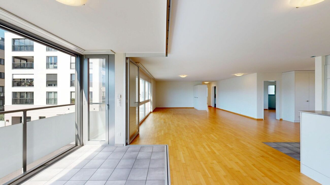Zentral wohnen in Bülach: Hochwertige 4.5 Zimmerwohnung, 145m2, mit beheizter Loggia