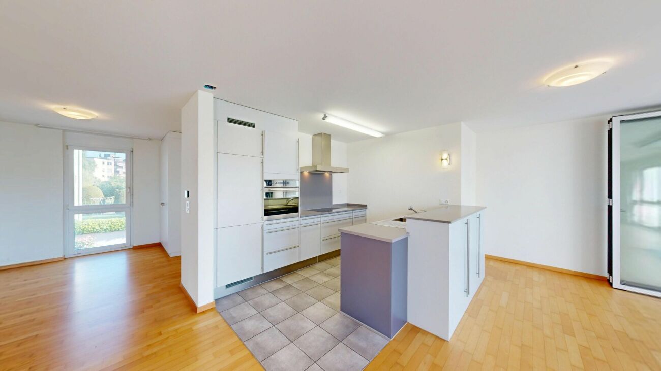 Zentral wohnen in Bülach: Hochwertige 4.5 Zimmerwohnung, 145m2, mit beheizter Loggia