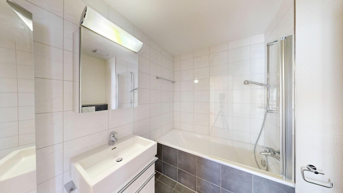 Zentral wohnen in Bülach: Hochwertige 4.5 Zimmerwohnung, 145m2, mit beheizter Loggia