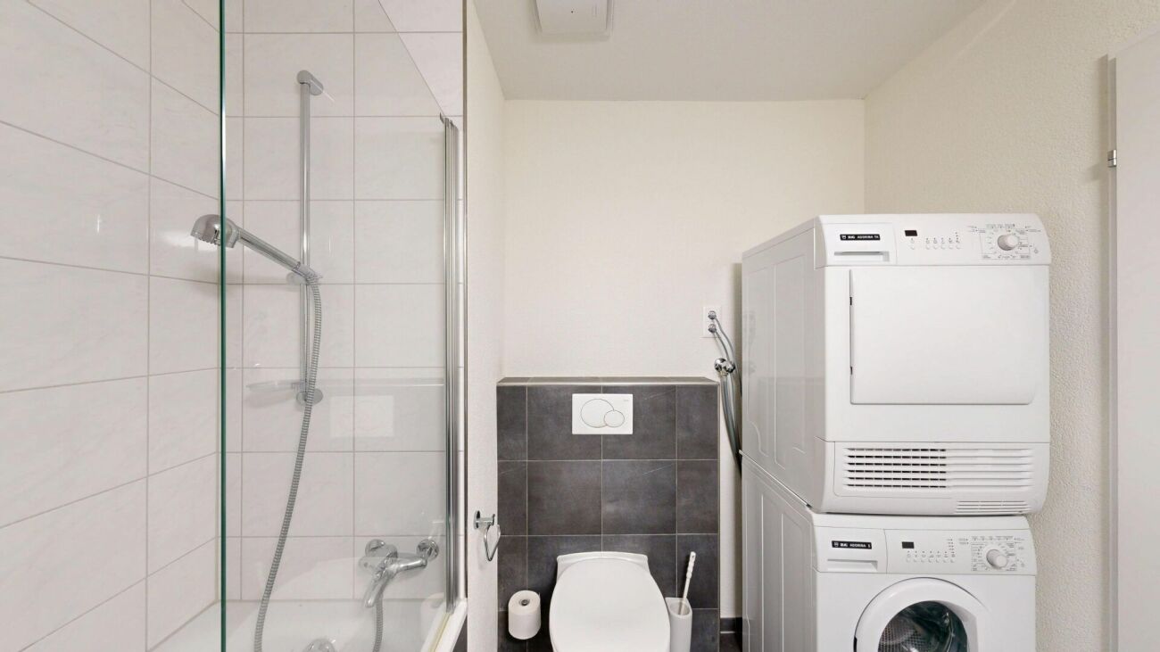 Zentral wohnen in Bülach: Hochwertige 4.5 Zimmerwohnung, 145m2, mit beheizter Loggia