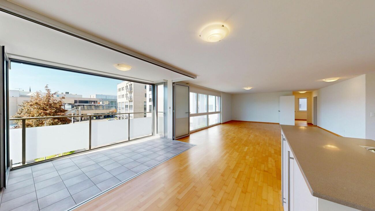 Zentral wohnen in Bülach: Hochwertige 4.5 Zimmerwohnung, 145m2, mit beheizter Loggia