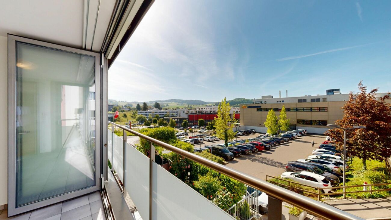 Zentral wohnen in Bülach: Hochwertige 4.5 Zimmerwohnung, 145m2, mit beheizter Loggia