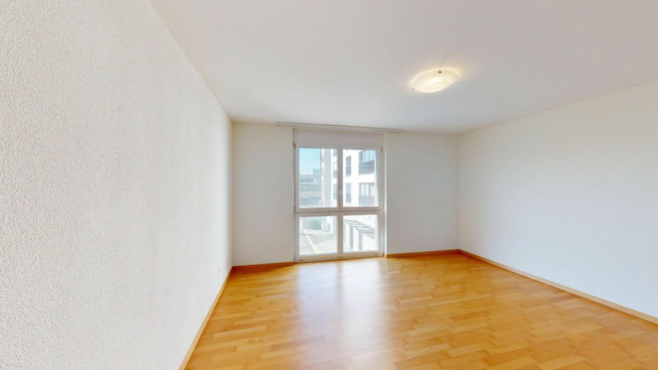 Zentral wohnen in Bülach: Hochwertige 4.5 Zimmerwohnung, 145m2, mit beheizter Loggia