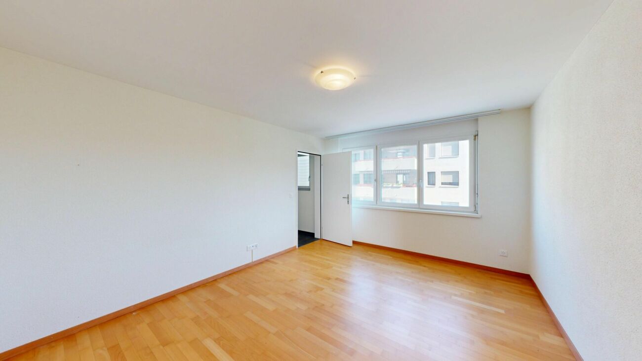 Zentral wohnen in Bülach: Hochwertige 4.5 Zimmerwohnung, 145m2, mit beheizter Loggia
