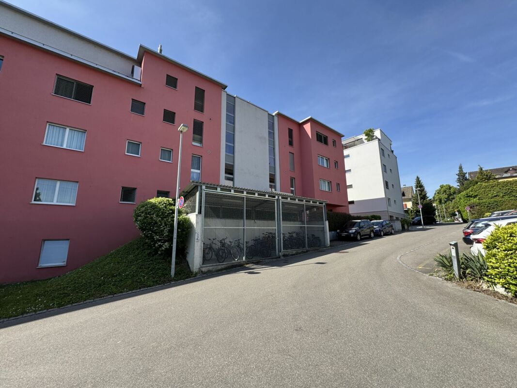 Zentral wohnen in Bülach: Hochwertige 4.5 Zimmerwohnung, 145m2, mit beheizter Loggia