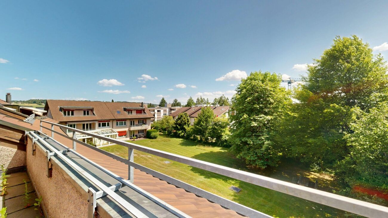 Grosszügige und helle Attikawohnung mit zwei sonnigen Balkonen - Erstbezug nach liebevoller Gesamtüberholung