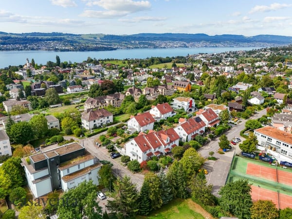 Grosszügiges Eckhaus mit viel Raum für die ganze Familie 1