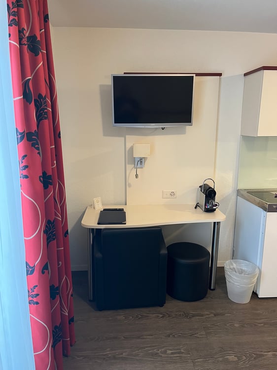 Möbliertes Einzelzimmer mit eigenem Bad und Kochnische 5