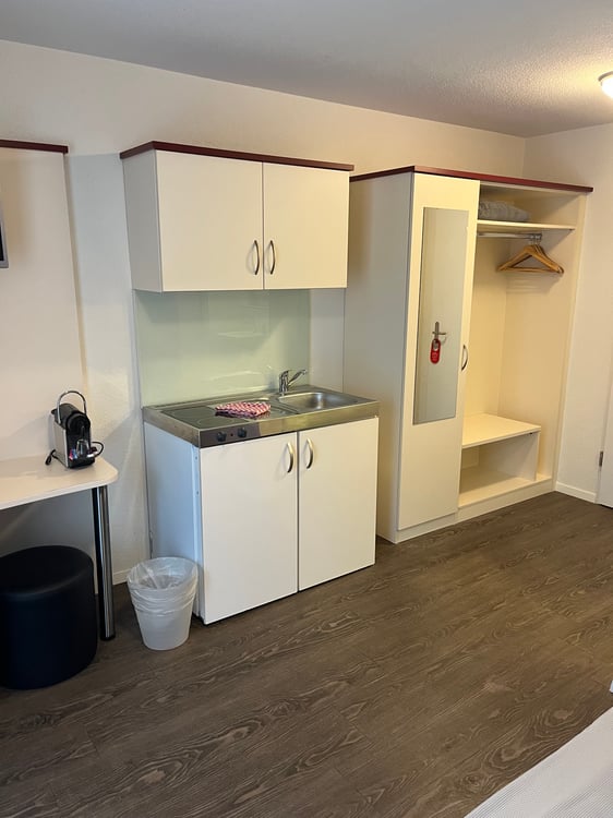 Möbliertes Einzelzimmer mit eigenem Bad und Kochnische 4